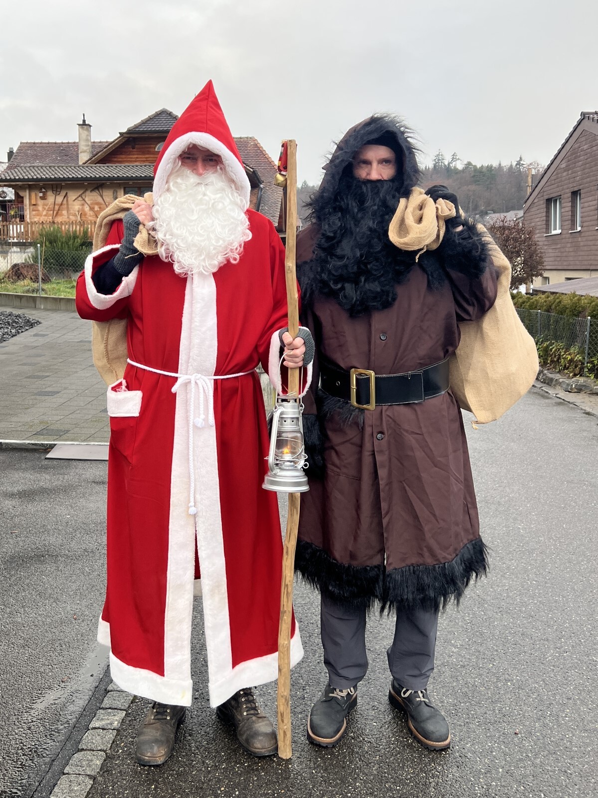 Samichlous & Schmutzli im Schulhaus Spiezwiler 